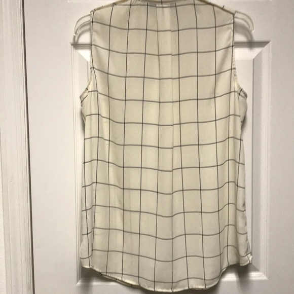 Collared Banana Republic sleeveless blouse - Picture 3 of 4